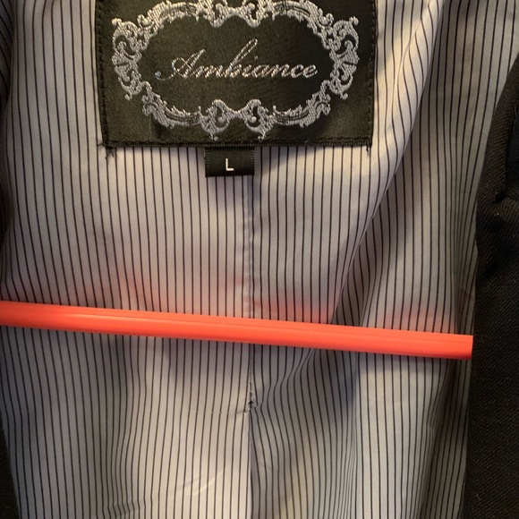 Blazer - Picture 3 of 4